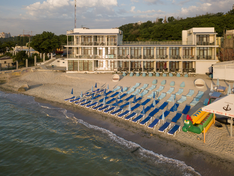 пляж у отеля Скопели