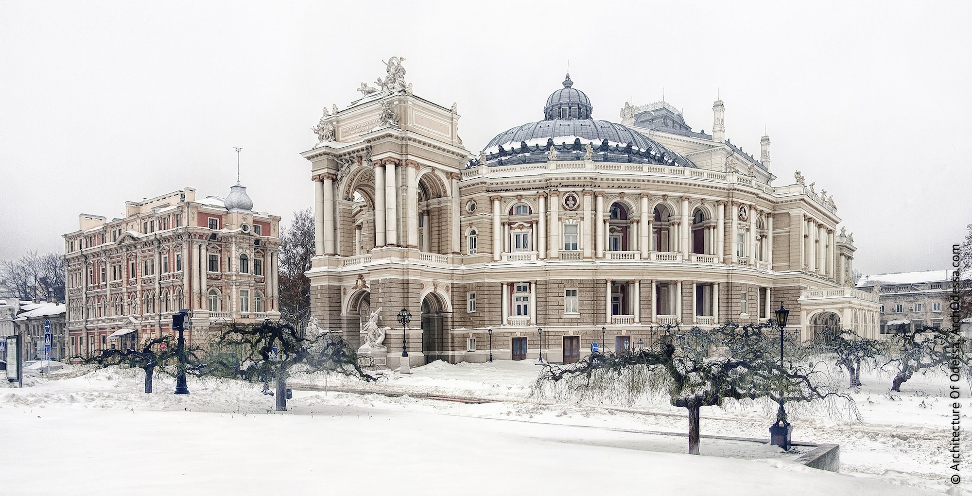 одесский театр зимой